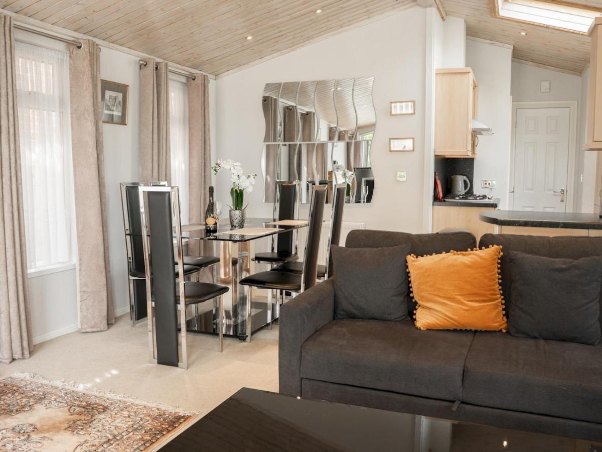 Pass The Keys The Lodge At Point House Farm - Sleeps Up To 6 Chester Luaran gambar